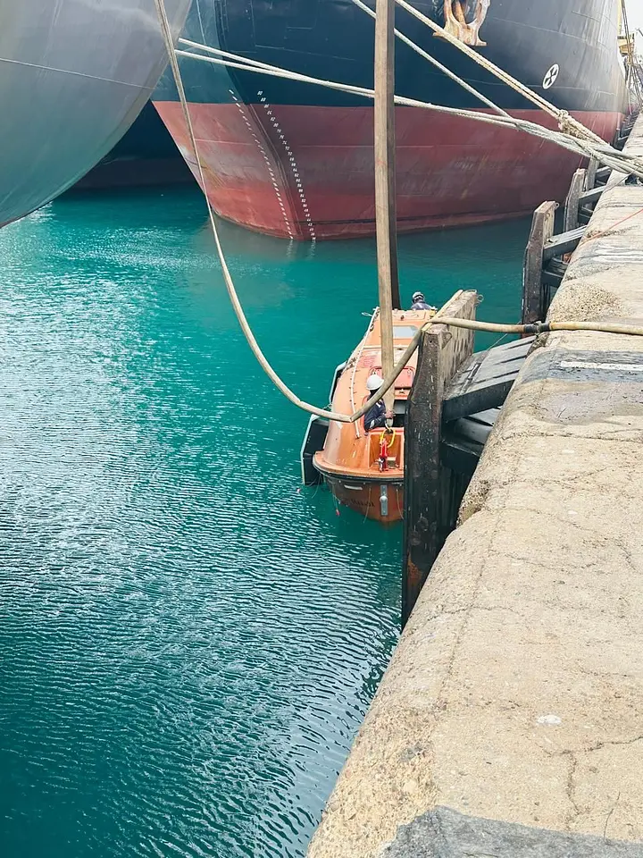 Lifeboat Lowering Operation – Khorfakkan Port, photo 1
