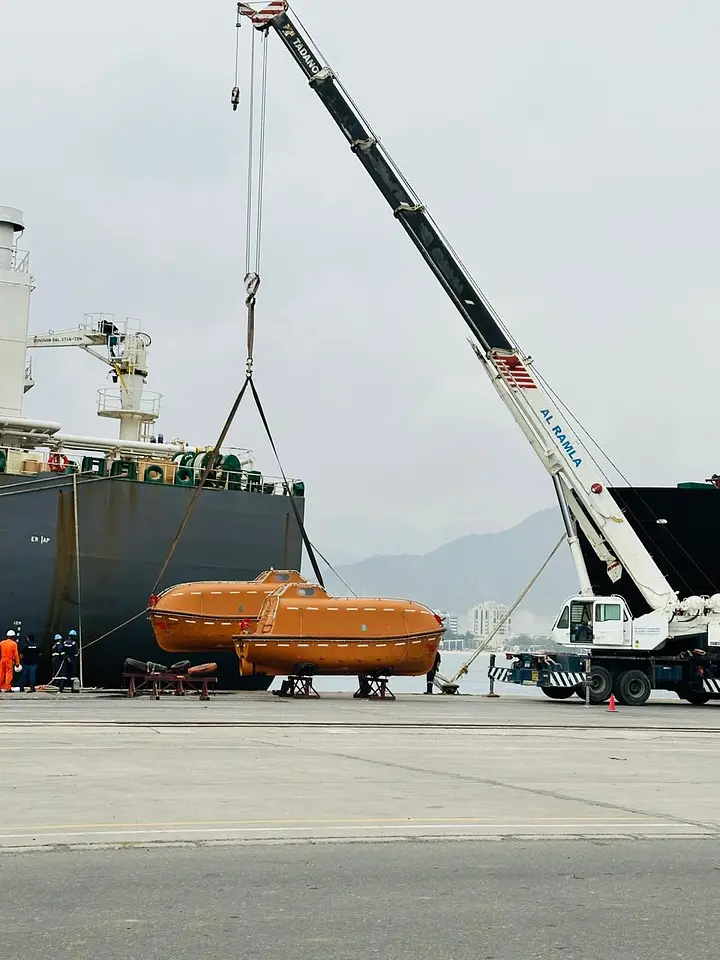 Lifeboat Lowering Operation – Khorfakkan Port, photo 4