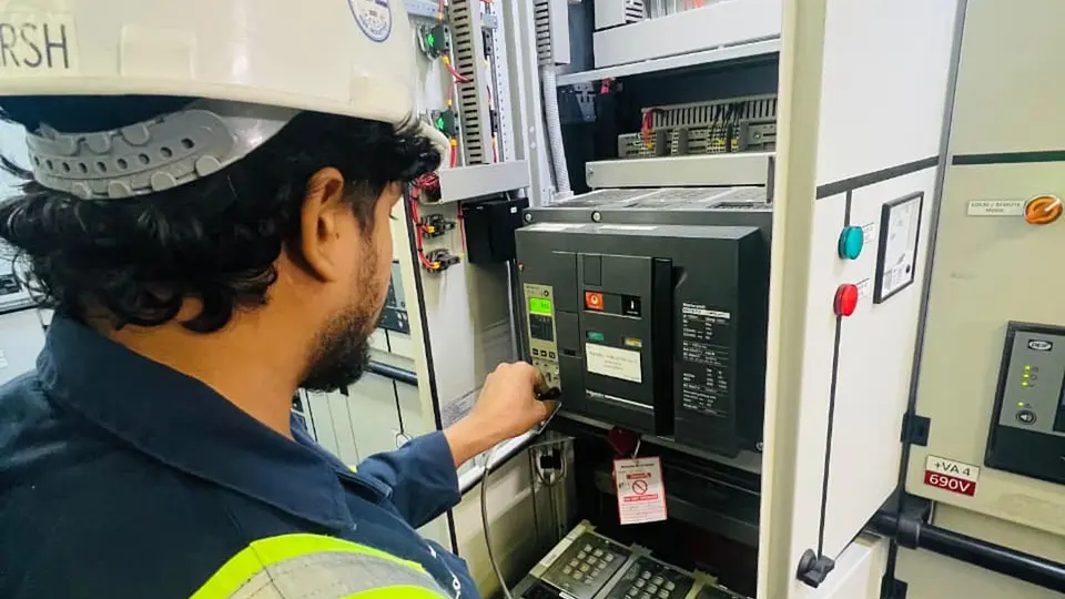 Air Circuit Breaker (ACB) Testing – Dubai Drydocks, photo 1