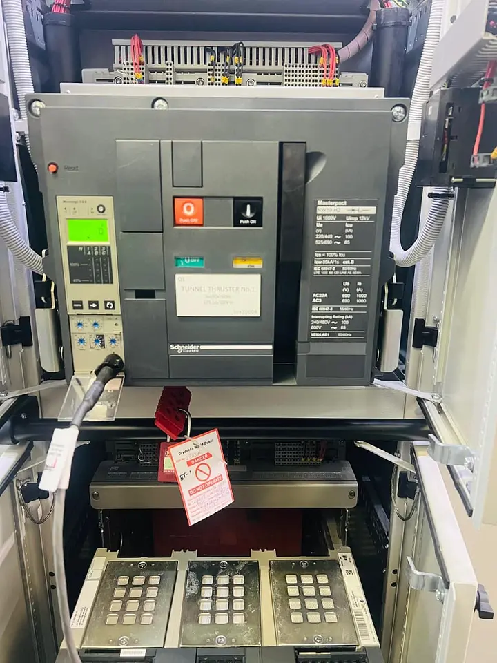Air Circuit Breaker (ACB) Testing – Dubai Drydocks, photo 2