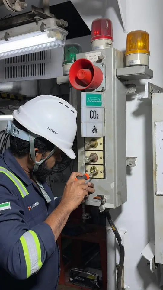 Signal Light Column Installation & Overhaul – Khalifa Port, Abu Dhabi, photo 2