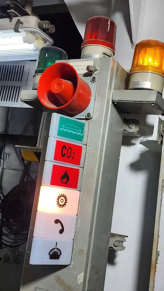 Signal Light Column Installation & Overhaul – Khalifa Port, Abu Dhabi, photo 5