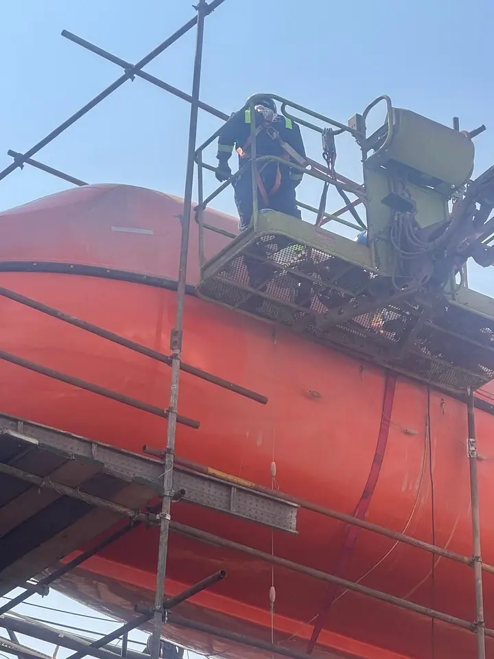 Lifeboat Polishing – Khalifa Port, Abu Dhabi, photo 1