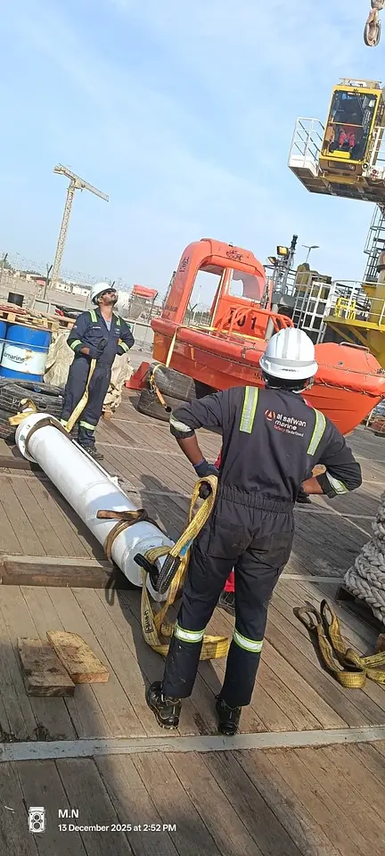 Provisions Crane Luffing & Knuckle Cylinder Overhaul – Hamriyah Port, photo 5
