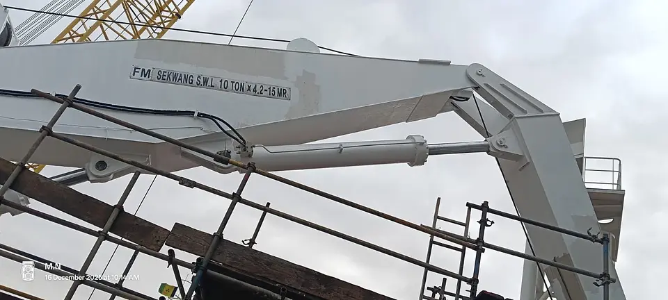 Provisions Crane Luffing & Knuckle Cylinder Overhaul – Hamriyah Port, photo 7