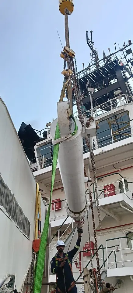 Provisions Crane Luffing & Knuckle Cylinder Overhaul – Hamriyah Port, photo 9