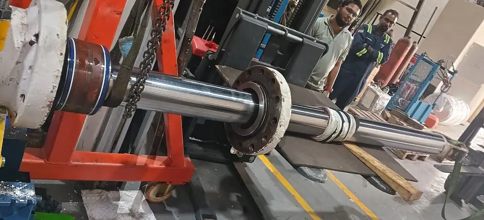 Provisions Crane Luffing & Knuckle Cylinder Overhaul – Hamriyah Port, photo 13