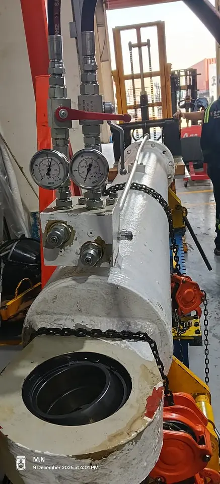 Provisions Crane Luffing & Knuckle Cylinder Overhaul – Hamriyah Port, photo 15