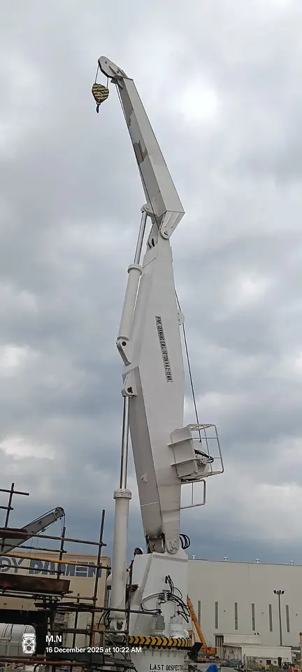 Provisions Crane Luffing & Knuckle Cylinder Overhaul – Hamriyah Port, photo 19