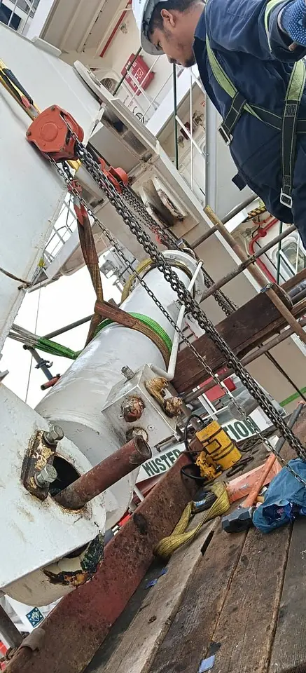 Provisions Crane Luffing & Knuckle Cylinder Overhaul – Hamriyah Port, photo 20