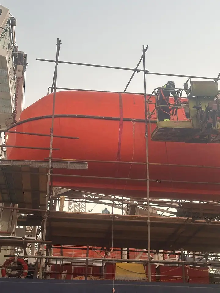 Lifeboat Polishing – Khalifa Port, Abu Dhabi, photo 4