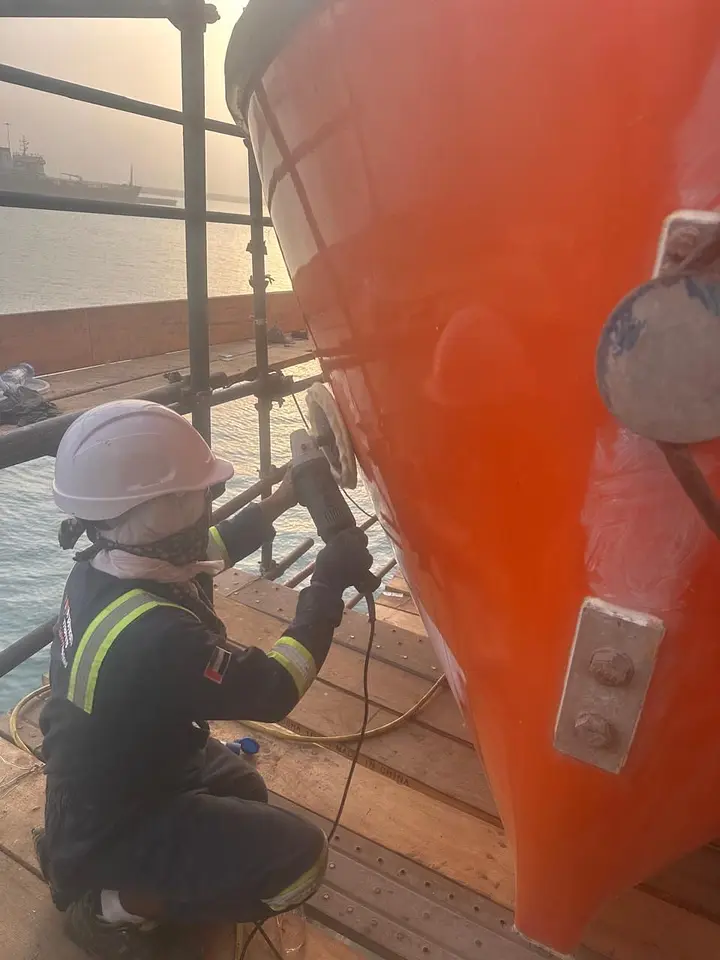 Lifeboat Polishing – Khalifa Port, Abu Dhabi, photo 7
