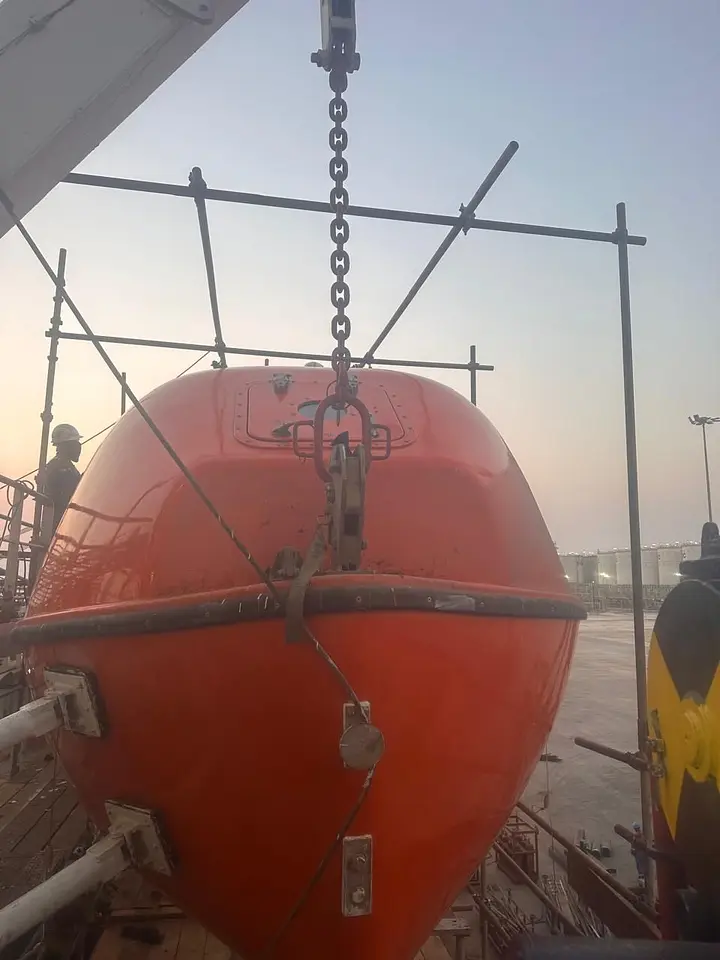 Lifeboat Polishing – Khalifa Port, Abu Dhabi, photo 11