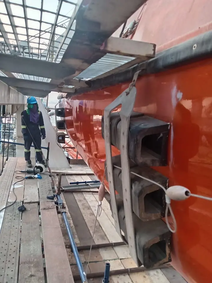 Lifeboat Polishing – Khalifa Port, Abu Dhabi, photo 17