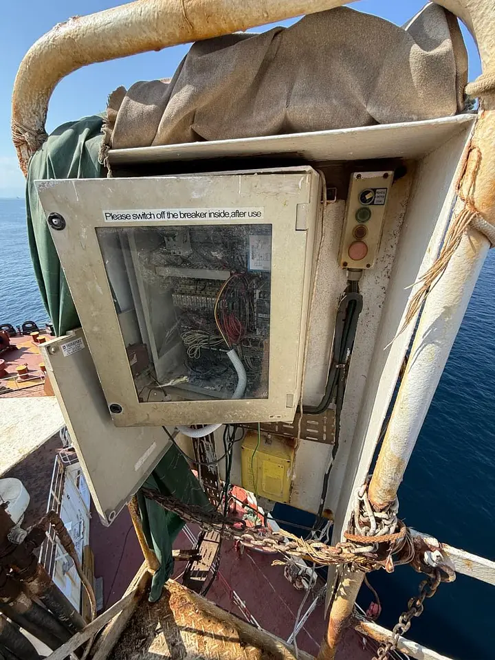 Provision Crane Fault Rectification – Fujairah Anchorage, photo 2