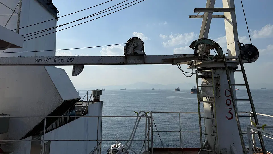 Provision Crane Troubleshooting – Fujairah Anchorage, photo 1