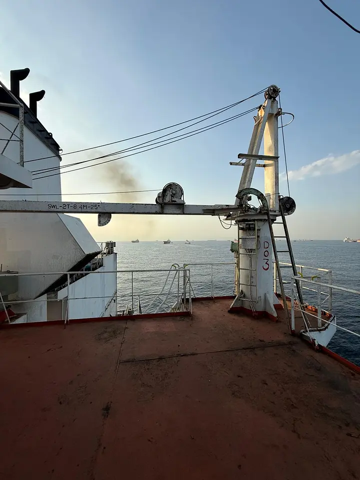 Provision Crane Troubleshooting – Fujairah Anchorage, photo 3