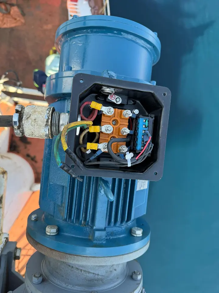 Provision Crane Troubleshooting – Fujairah Anchorage, photo 4