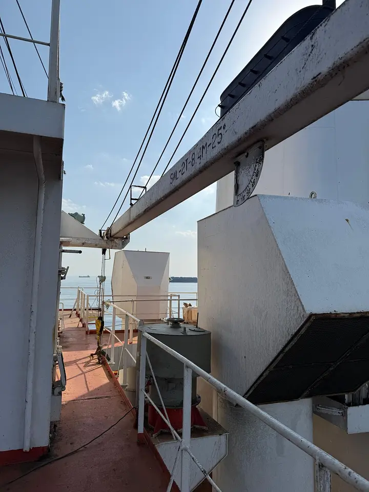 Provision Crane Troubleshooting – Fujairah Anchorage, photo 6