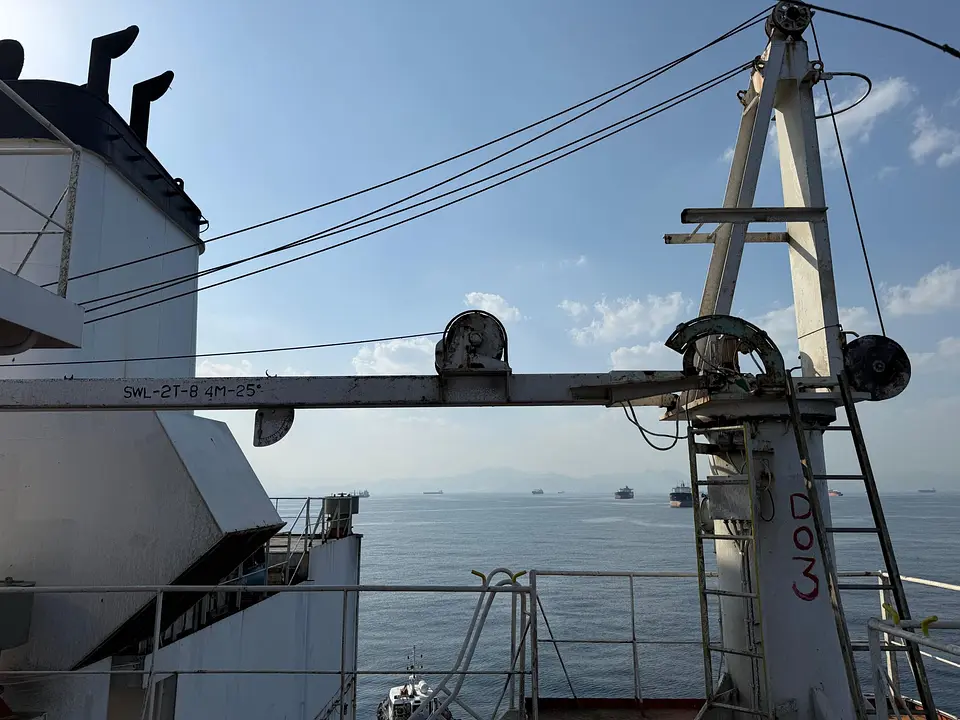 Provision Crane Troubleshooting – Fujairah Anchorage, photo 8