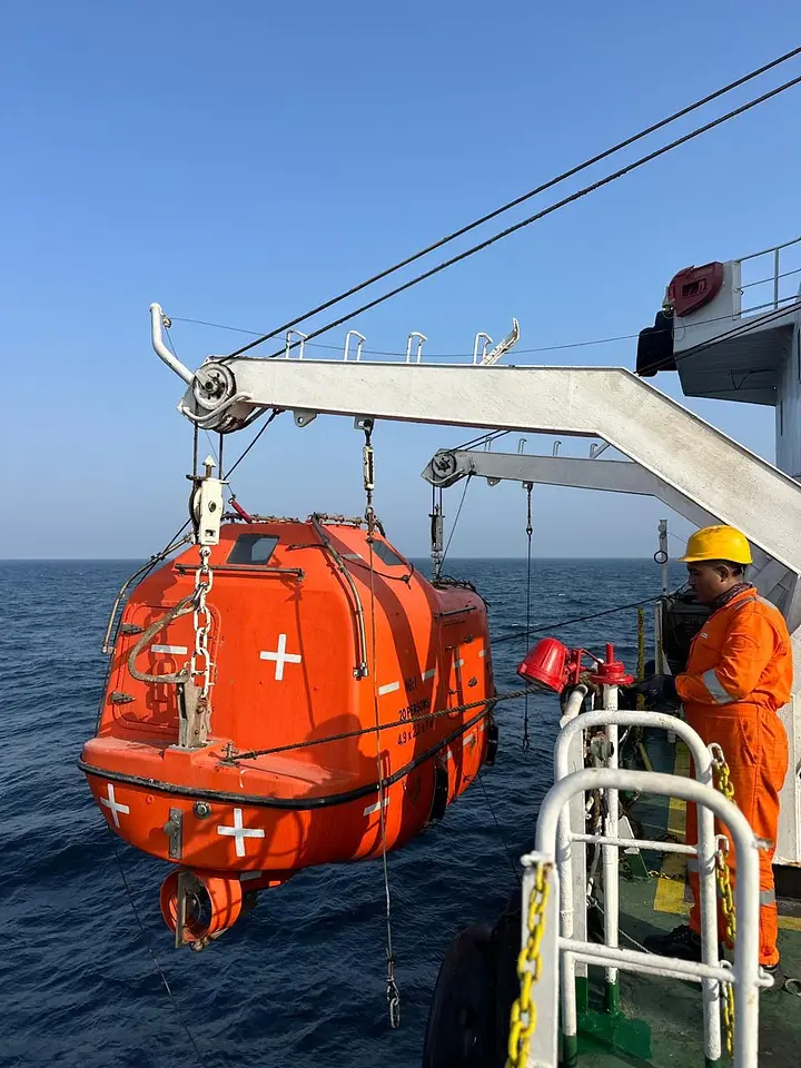 Annual Lifeboat & Davit Inspection – Fujairah Anchorage, photo 3