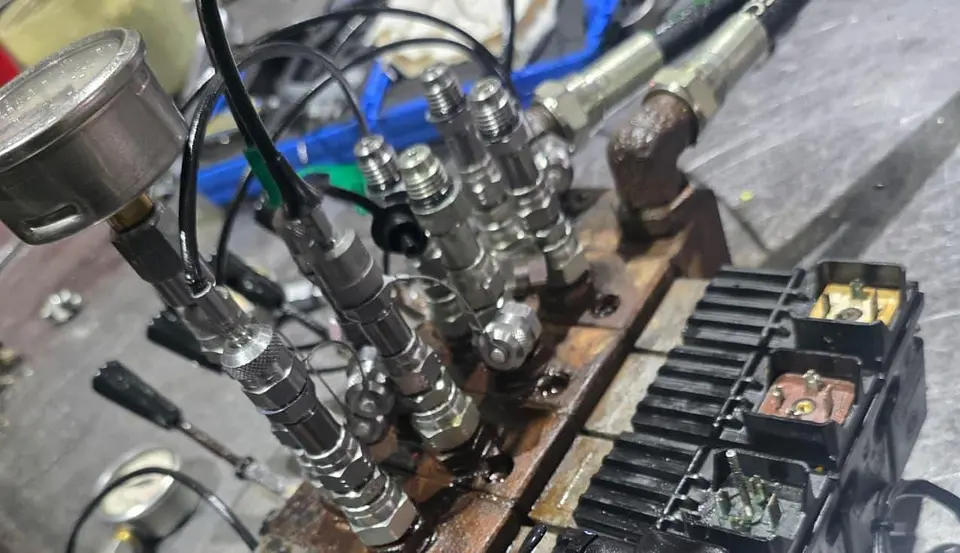 Yacht Deck Crane Direction Control Valve Overhaul – Yas Island, photo 1