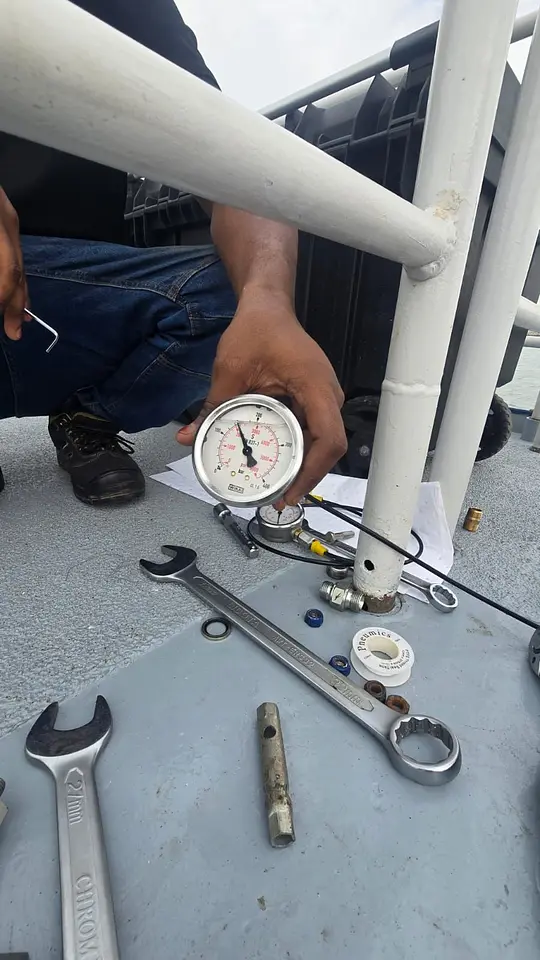 Yacht Deck Crane Direction Control Valve Overhaul – Yas Island, photo 3