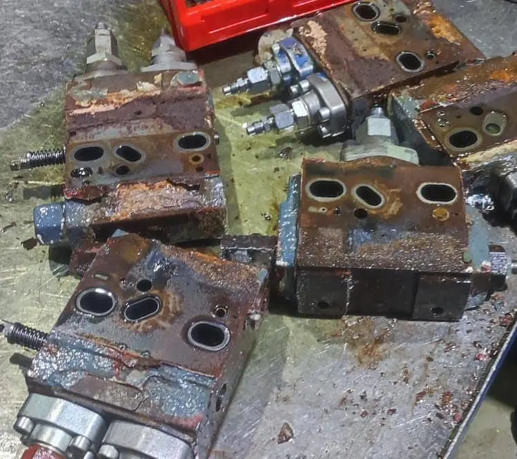 Yacht Deck Crane Direction Control Valve Overhaul – Yas Island, photo 8