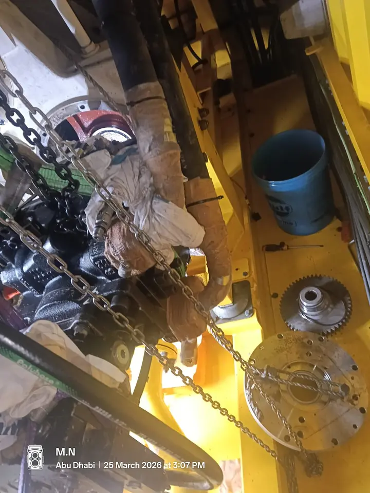 Crane Hoisting & Luffing Pump Gearbox Seal Renewal – Abu Dhabi, photo 3