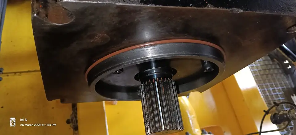 Crane Hoisting & Luffing Pump Gearbox Seal Renewal – Abu Dhabi, photo 5