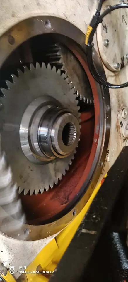 Crane Hoisting & Luffing Pump Gearbox Seal Renewal – Abu Dhabi, photo 7