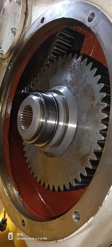 Crane Hoisting & Luffing Pump Gearbox Seal Renewal – Abu Dhabi, photo 9