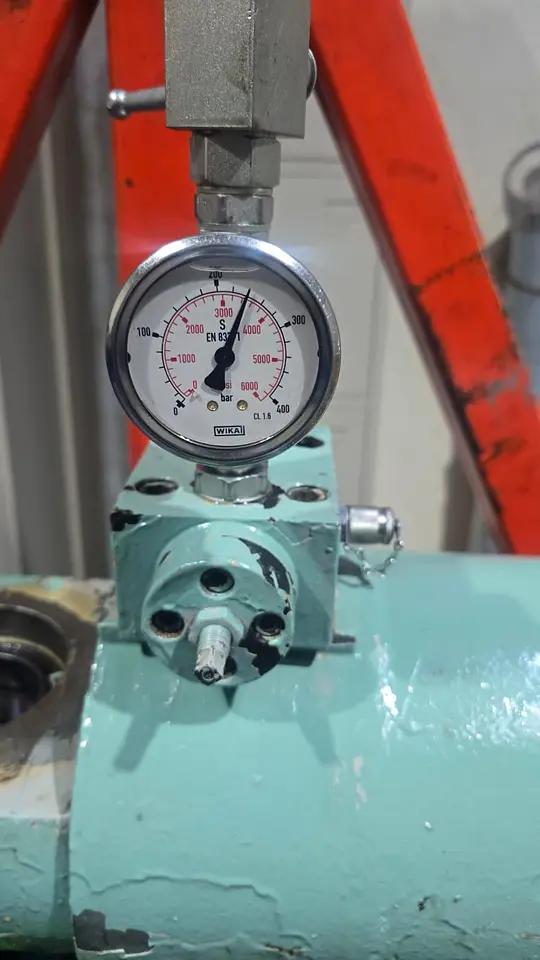 Deck Crane, Steering & Winch Hydraulics Overhaul – Khalid Port, Sharjah, photo 2