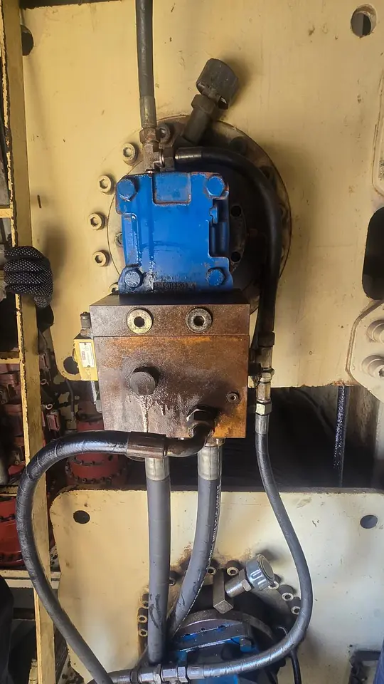 Deck Crane, Steering & Winch Hydraulics Overhaul – Khalid Port, Sharjah, photo 15