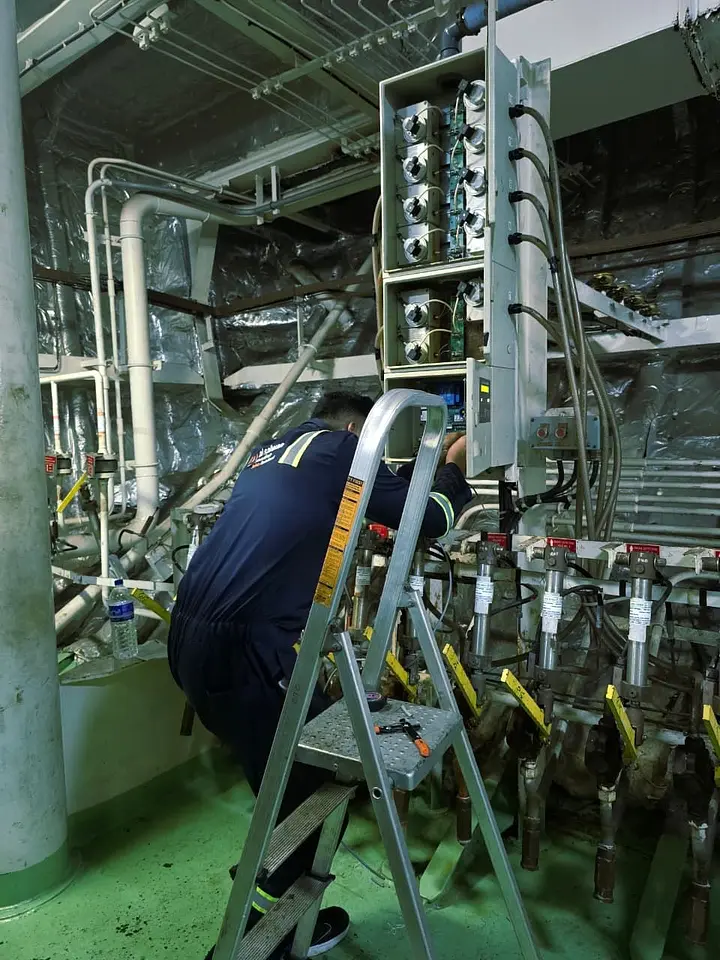 Fire Alarm & Cargo Hold Smoke Detection Repair – Salalah, Oman, photo 4