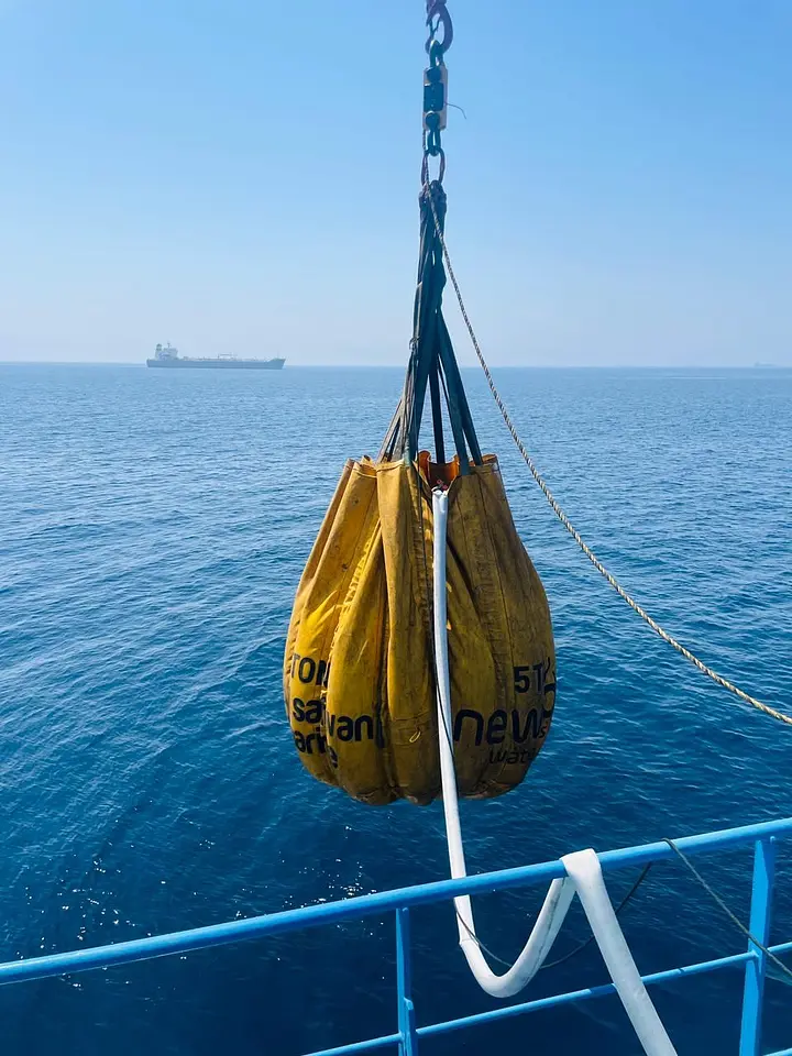 Crane Load Test on a Bunkering Vessel – Fujairah Anchorage, photo 4