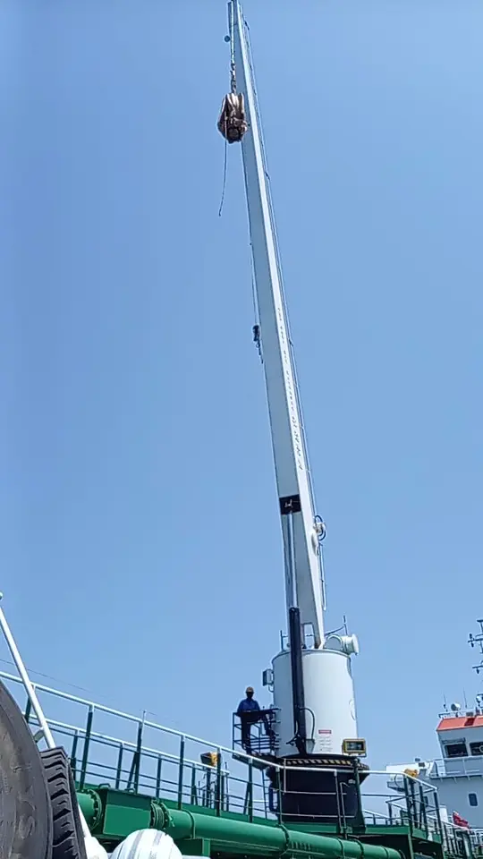 Crane Load Test on a Bunkering Vessel – Fujairah Anchorage, photo 6