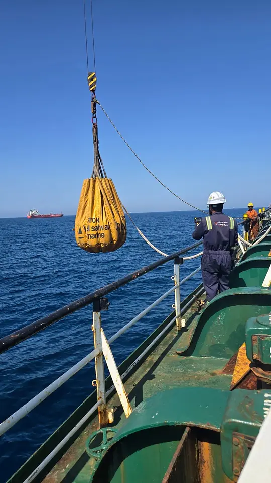 Deck Crane Load Test & Hydraulic Inspection – Khor Fakkan Anchorage, photo 3