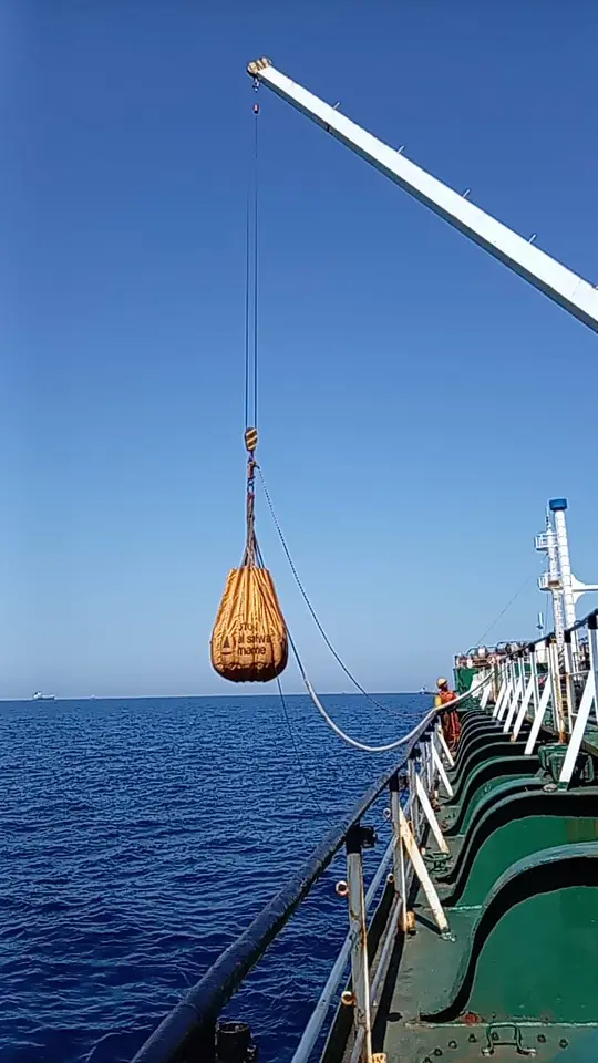Deck Crane Load Test & Hydraulic Inspection – Khor Fakkan Anchorage, photo 4