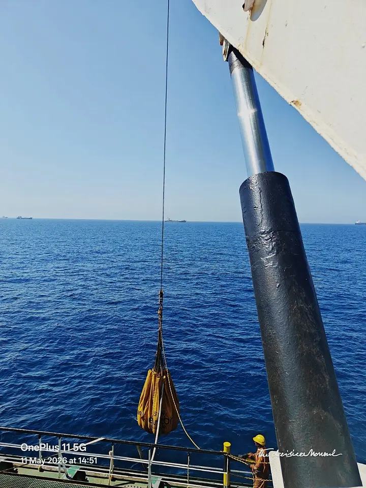 Deck Crane Load Test & Hydraulic Inspection – Khor Fakkan Anchorage, photo 5