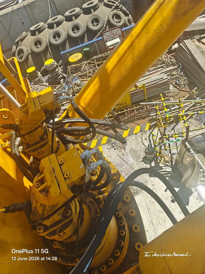 Hydraulic Hose Renewal on a 35-Ton Crane – Dubai Drydocks, photo 2