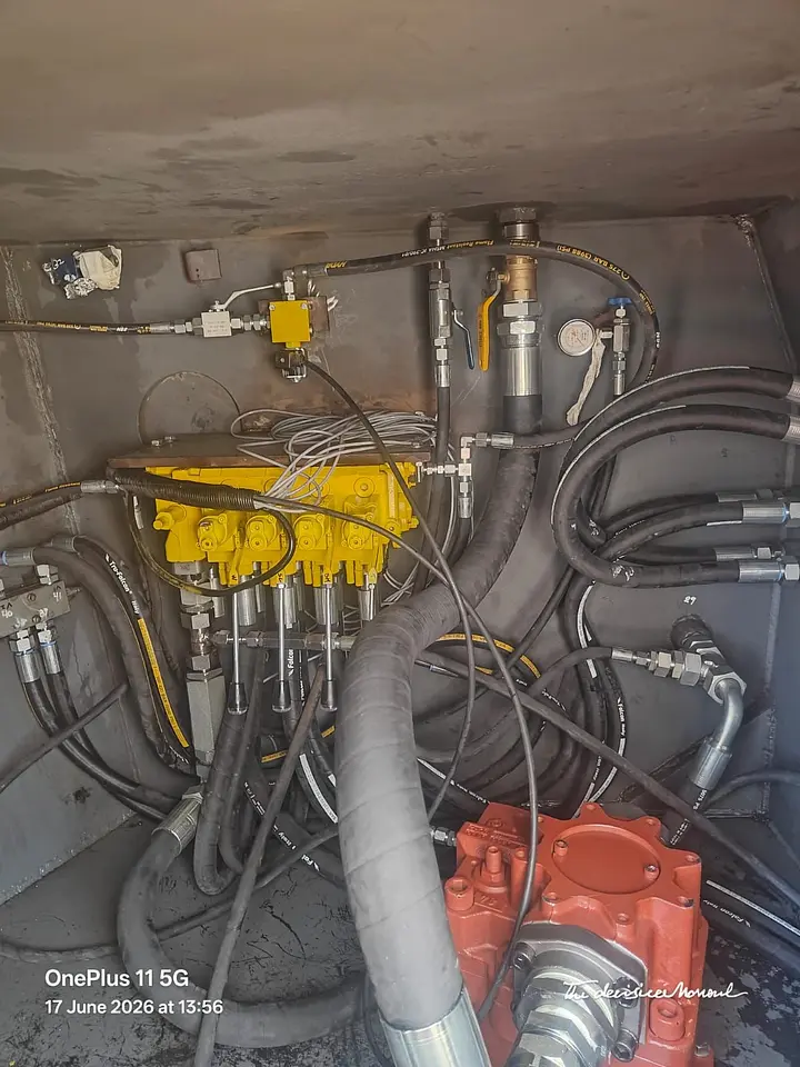 Hydraulic Hose Renewal on a 35-Ton Crane – Dubai Drydocks, photo 3