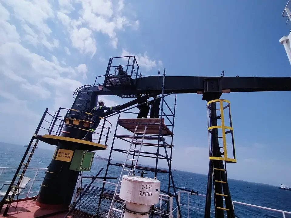 Port provision crane jib Hydraulic cylinder servicing and greasing line hose and fittings change @ Khorfakkan Anchorage, photo 11