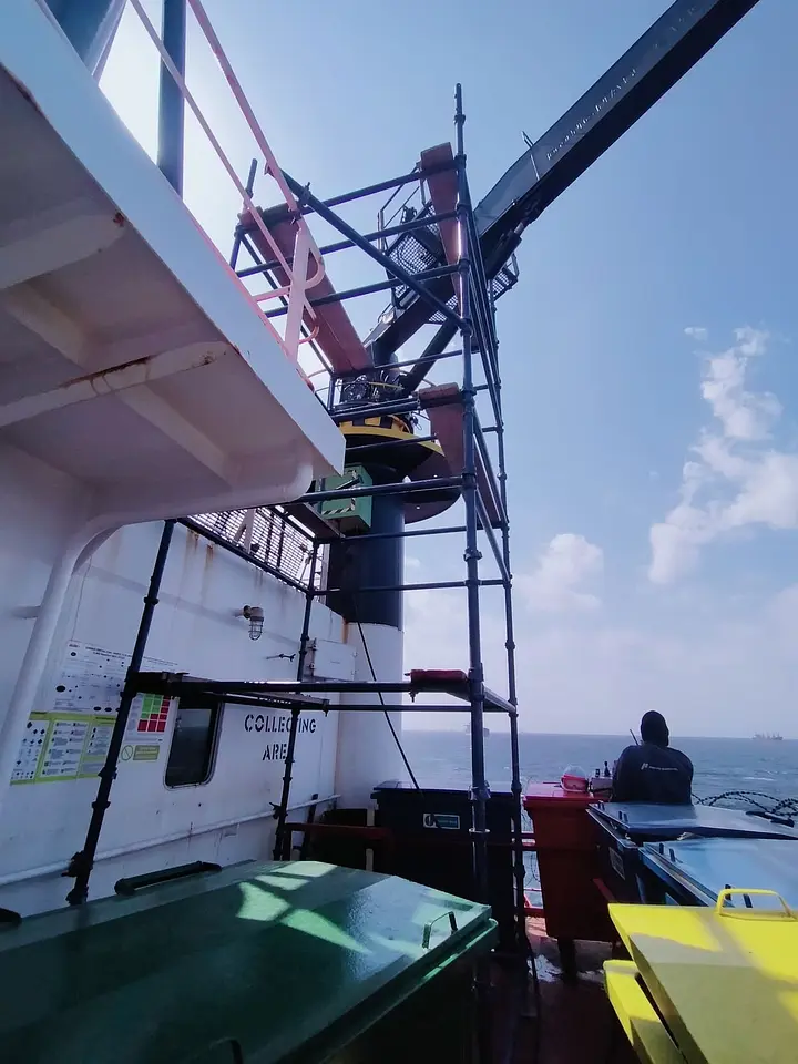 Port provision crane jib Hydraulic cylinder servicing and greasing line hose and fittings change @ Khorfakkan Anchorage, photo 4