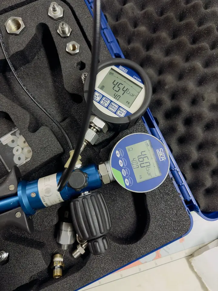 Calibration of various gas detectors and UTI Gages @ Fujairah Anchorge, UAE, photo 2