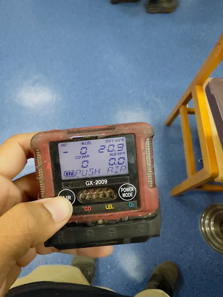 Calibration of various gas detectors and UTI Gages @ Fujairah Anchorge, UAE, photo 12